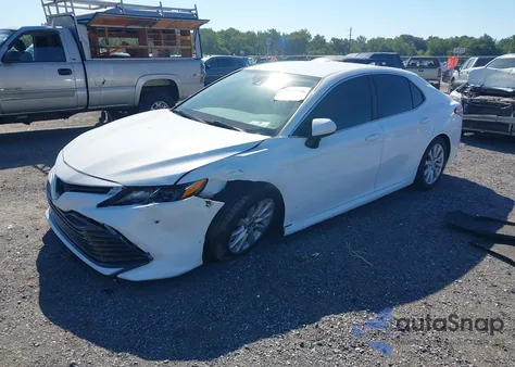 2020 Toyota Camry Le z USA, uszkodzony, nr VIN 4T1C11AK4LU370179